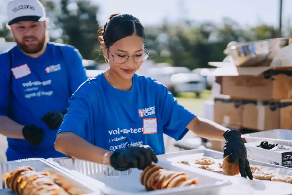 Volunteer sorts fresh baked cookies, Florida